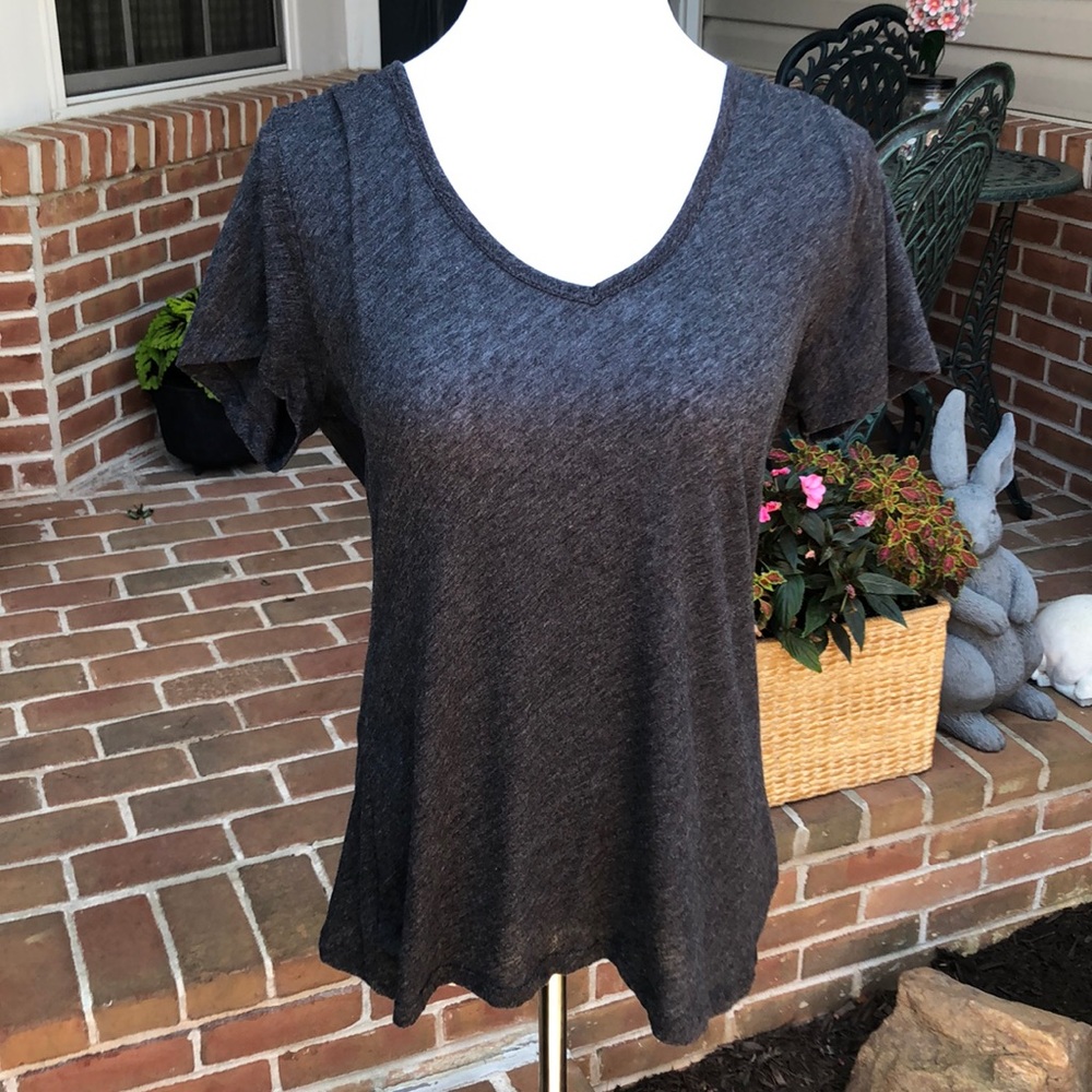 Gap LARGE v-neck short sleeve t-shirt.
